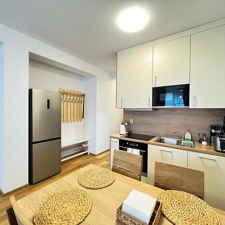 Riverside Apartment Praha Esterno foto