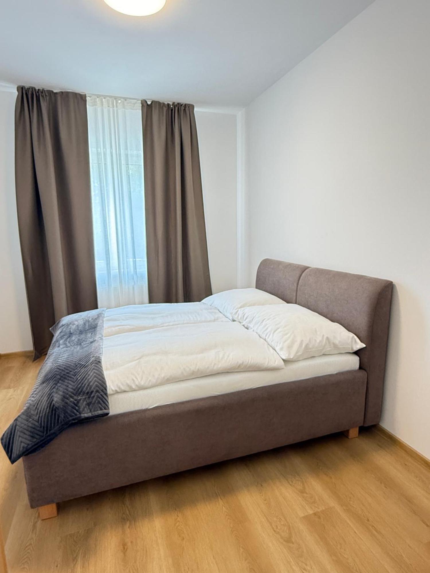 Riverside Apartment Praha Esterno foto