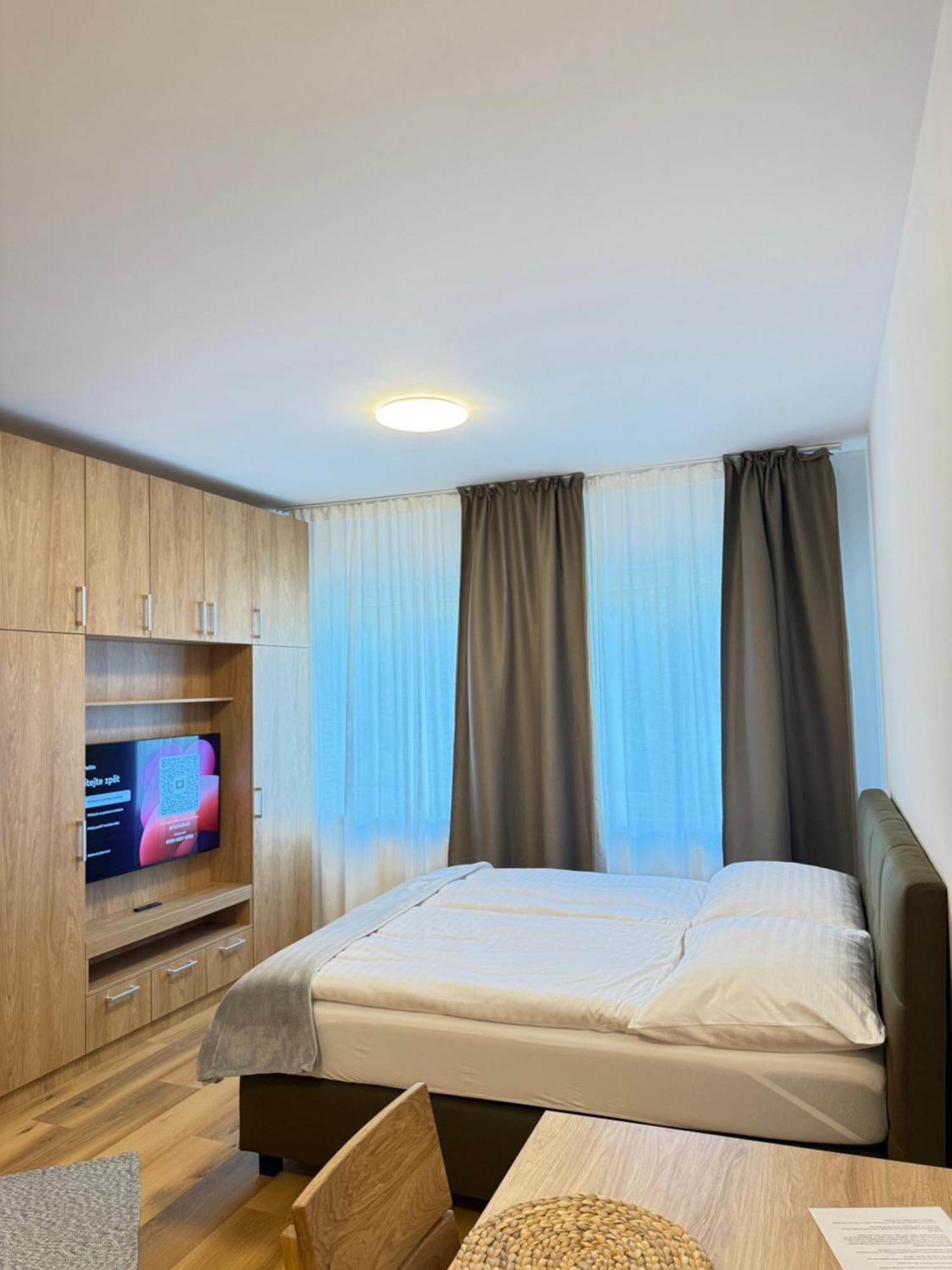 Riverside Apartment Praha Esterno foto