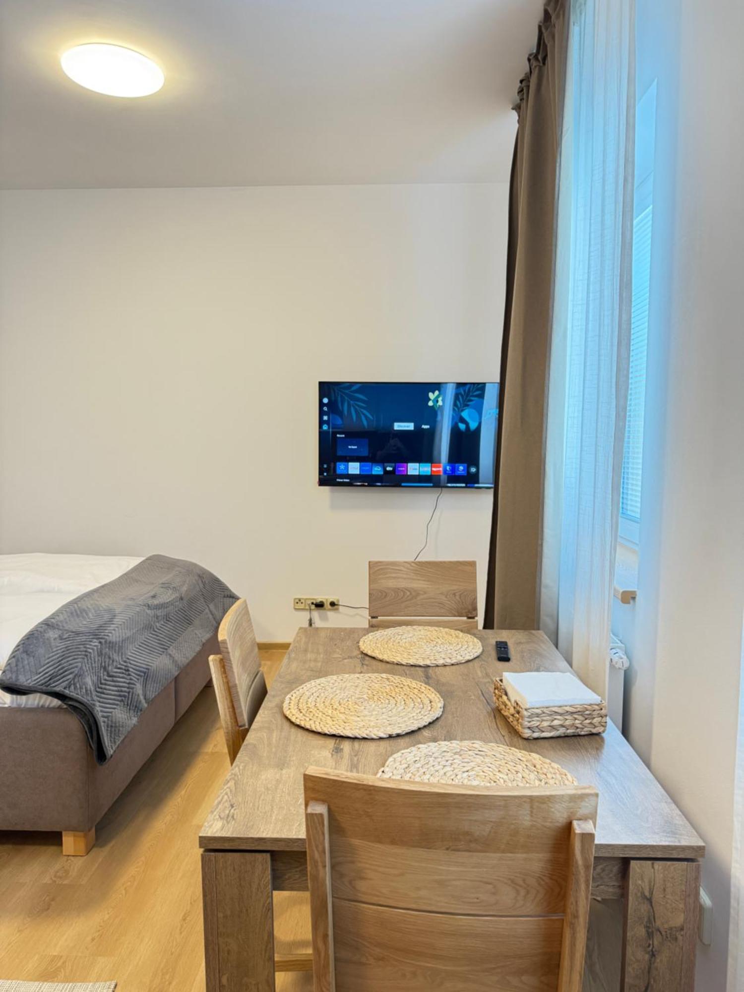 Riverside Apartment Praha Esterno foto